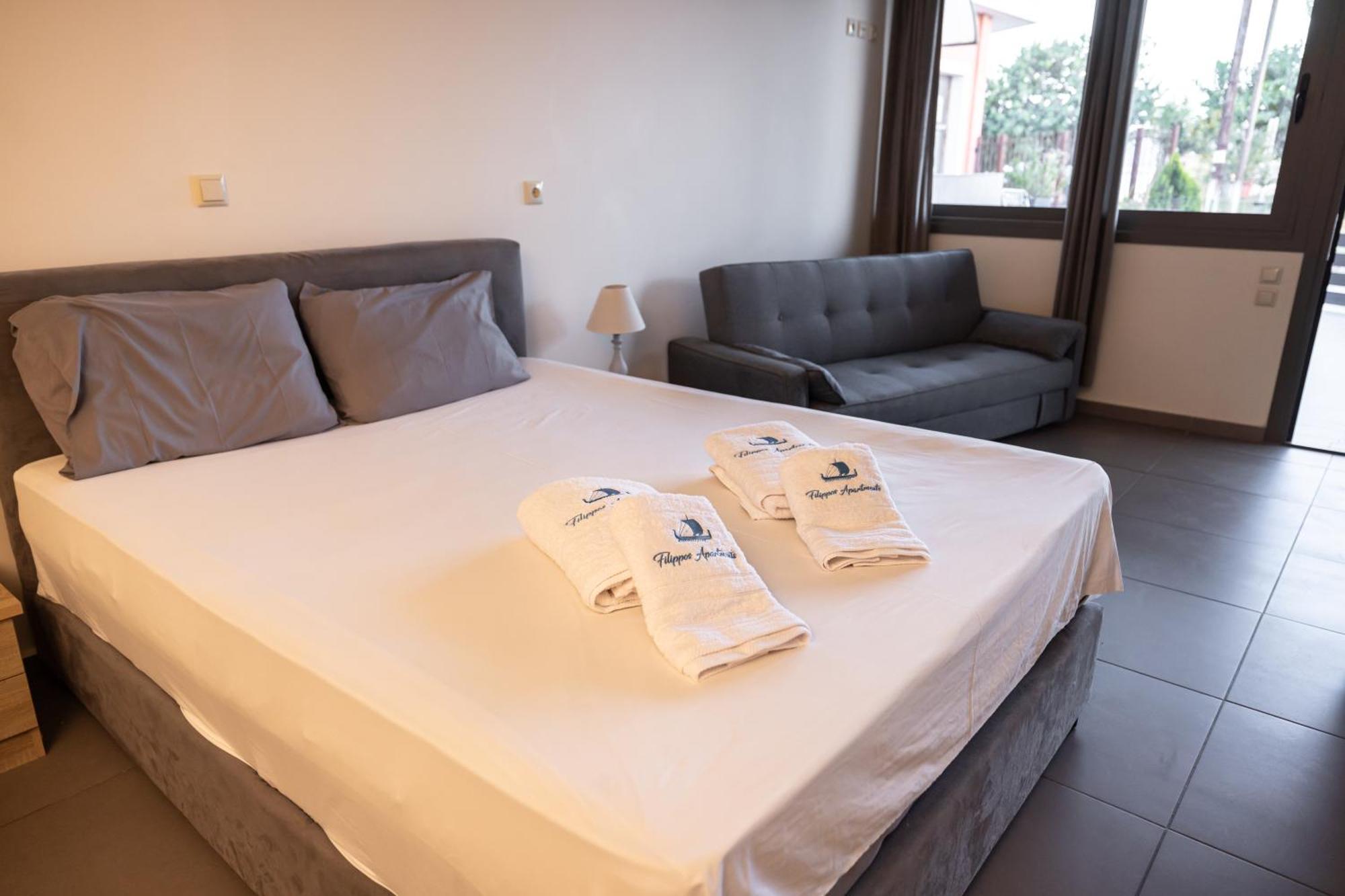 Filippos Apartments Amarynthos Bagian luar foto