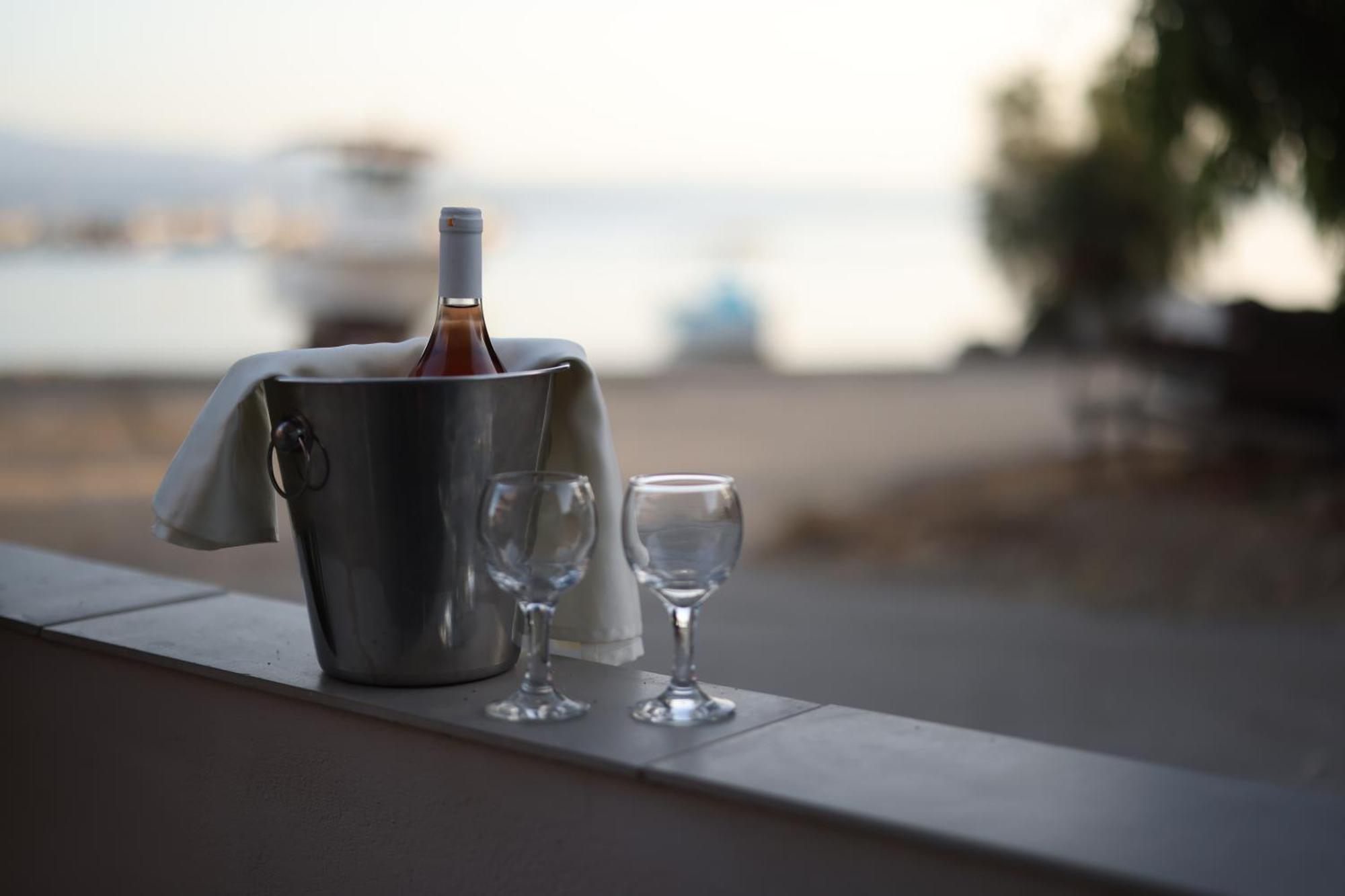 Filippos Apartments Amarynthos Bagian luar foto